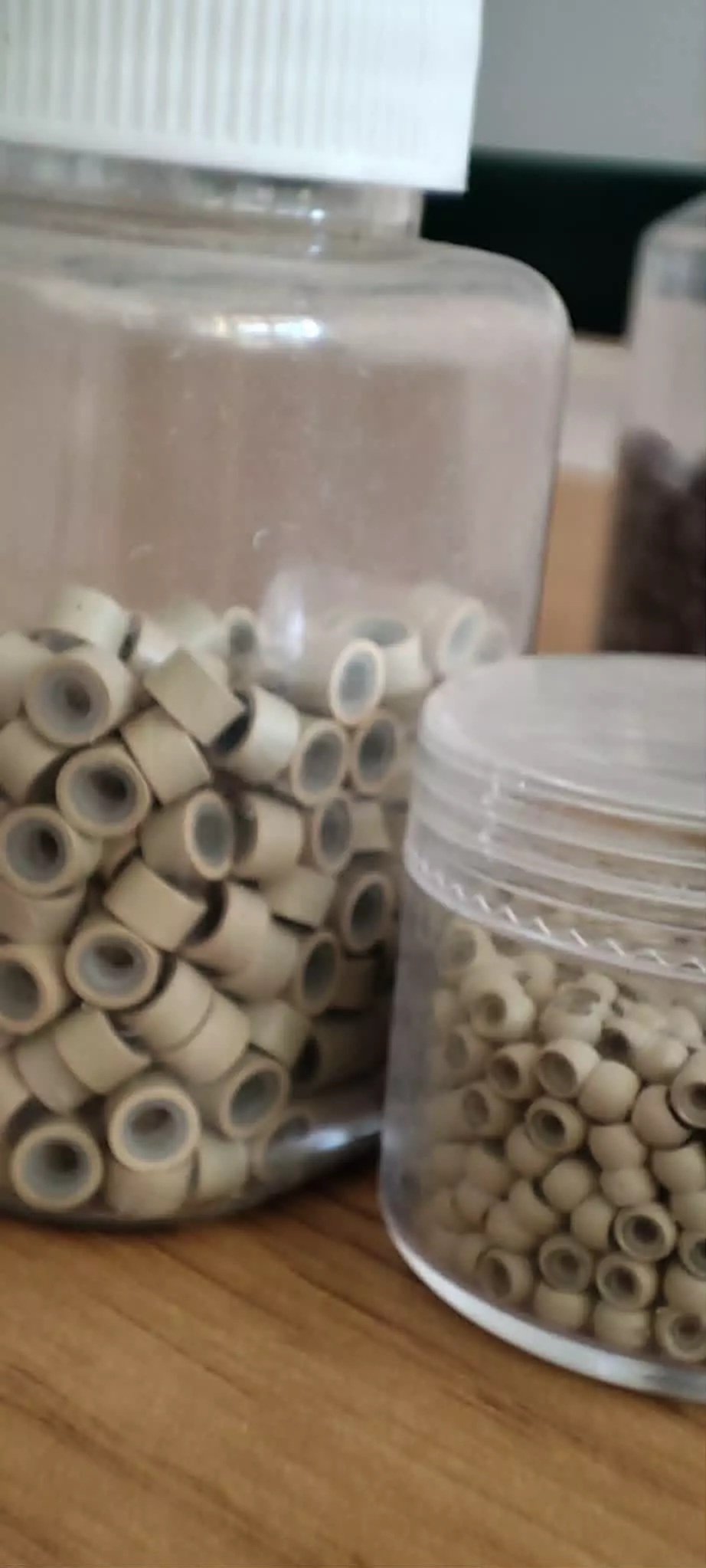 Micro gyűrű vagy nano gyűrű hajhosszabbításhoz? Így válassz hajtípus alapján